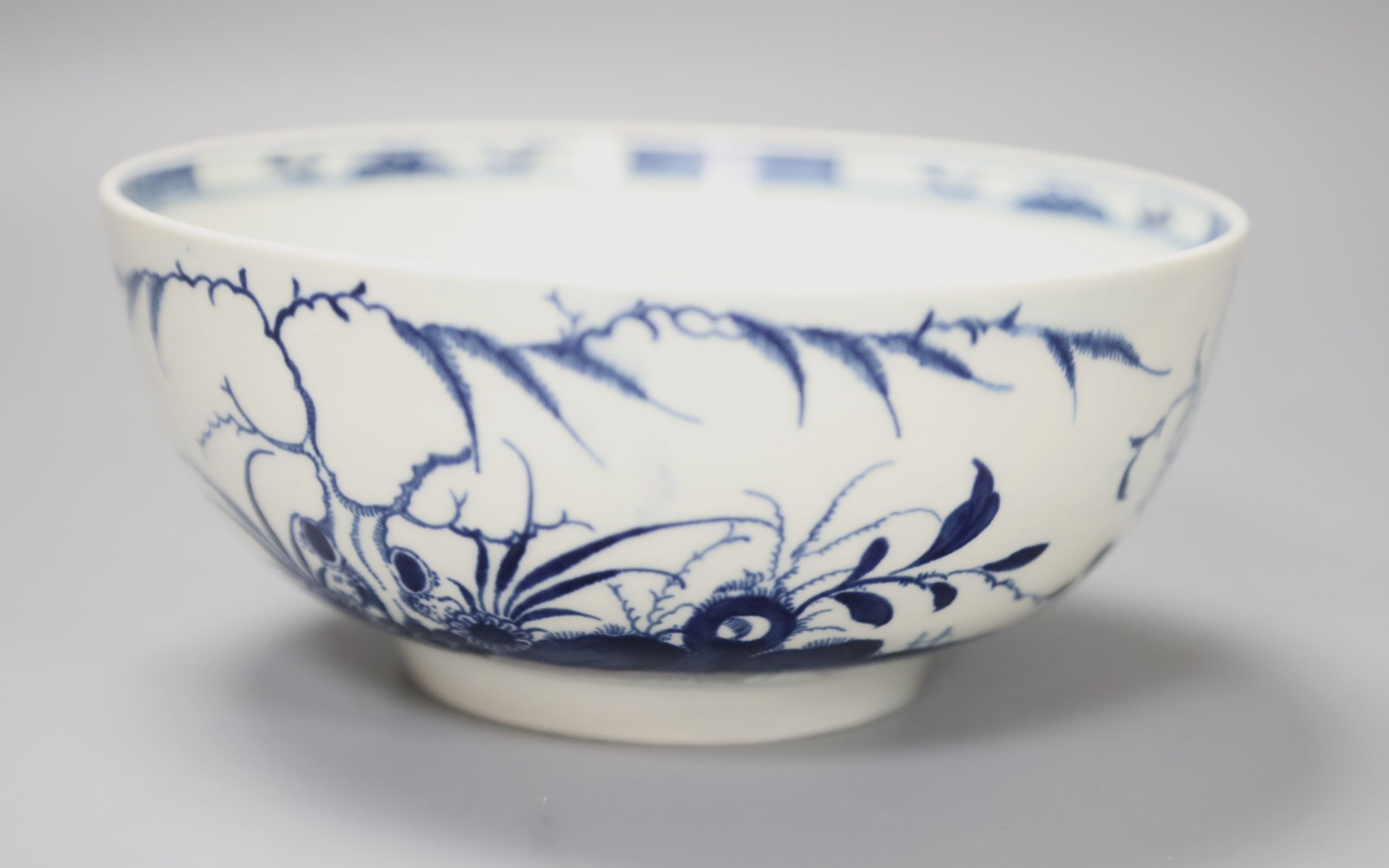 An 18th century Worcester bowl painted with the Candle fence pattern, early crescent mark, diameter 16cm